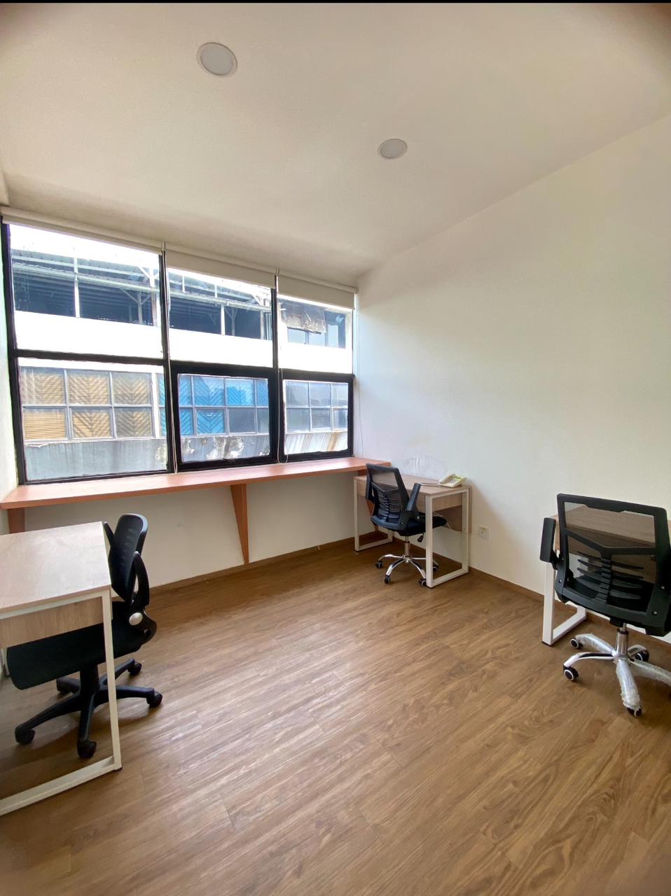 Ruang Kantor (Service Office) Duta Merlin - 4 Pax