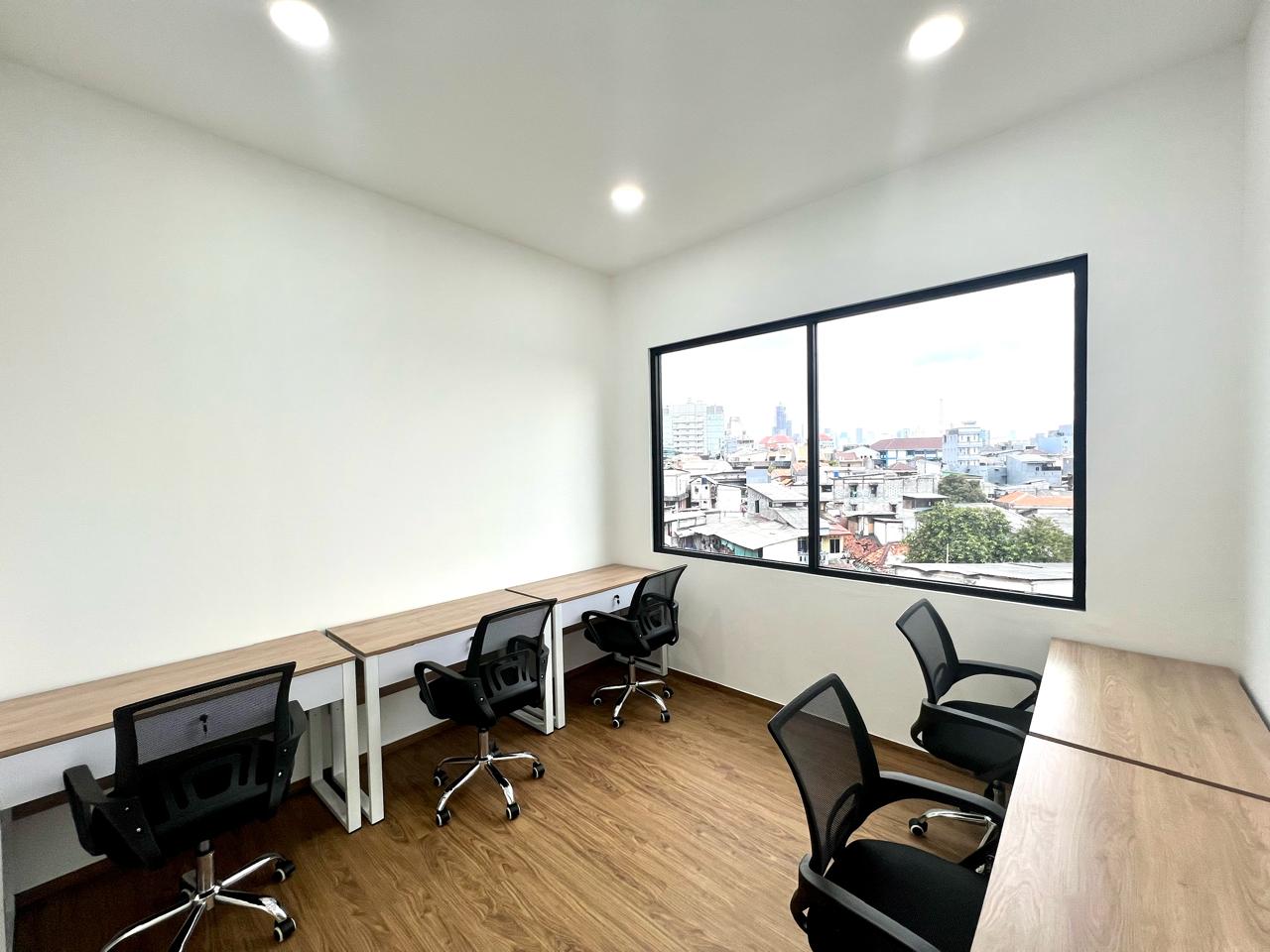 Ruang Kantor (Service Office) Duta Merlin - 6 Pax