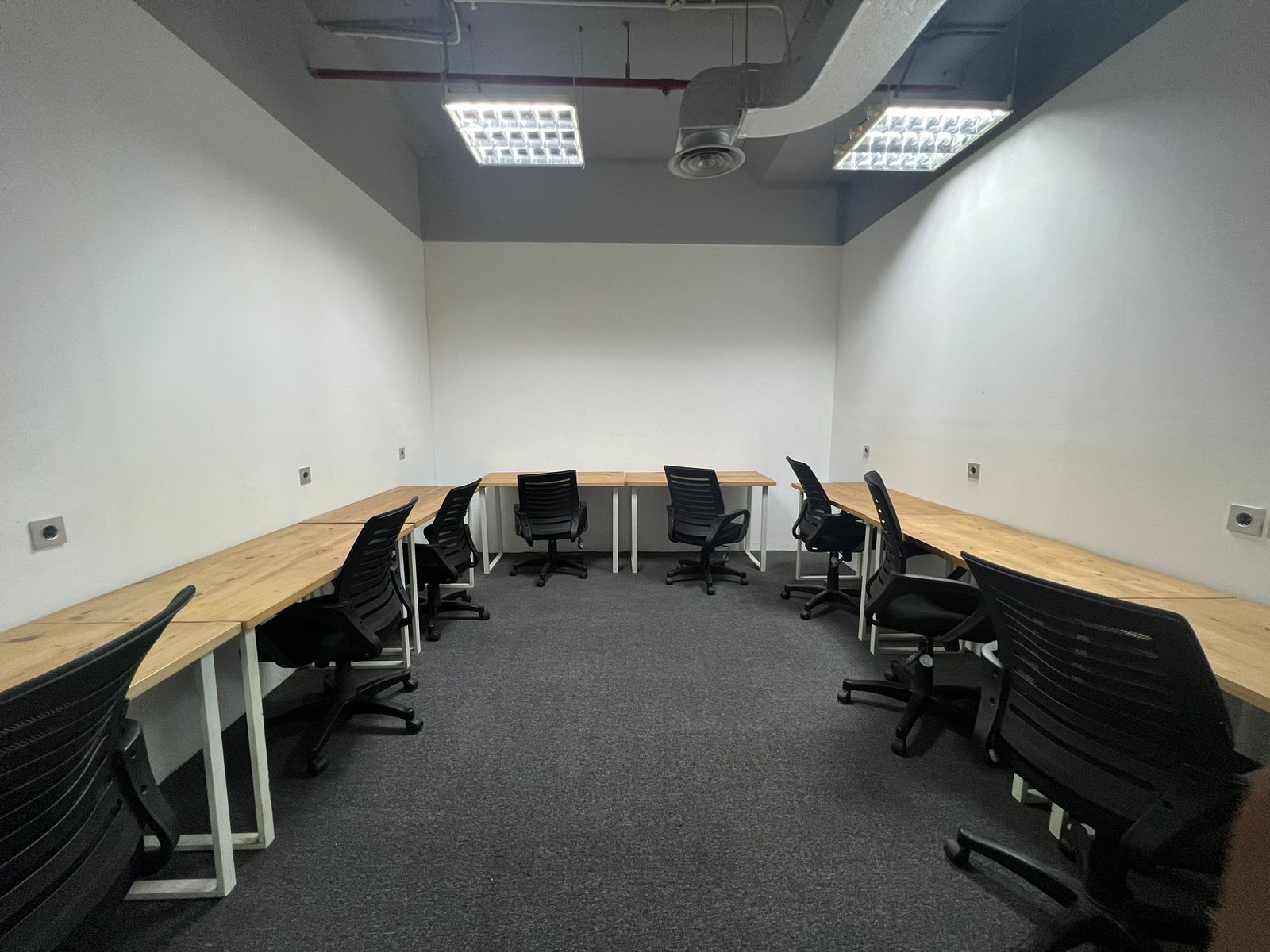 Ruang Kantor (Service Office) The Suite Tower - 8 pax