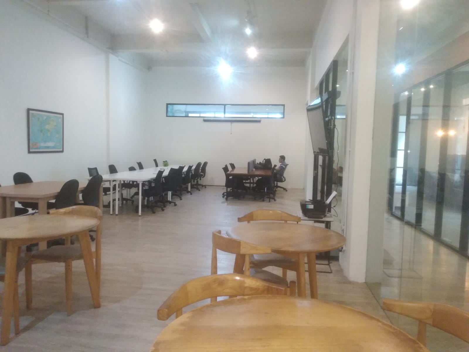 Kantor Kerja Bersama (Coworking Space) Conclave