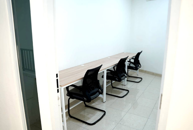 Ruang Kantor (Service Office) Grand Wisata - 3 Pax