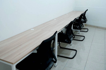 Ruang Kantor (Service Office) Grand Wisata - 4 Pax