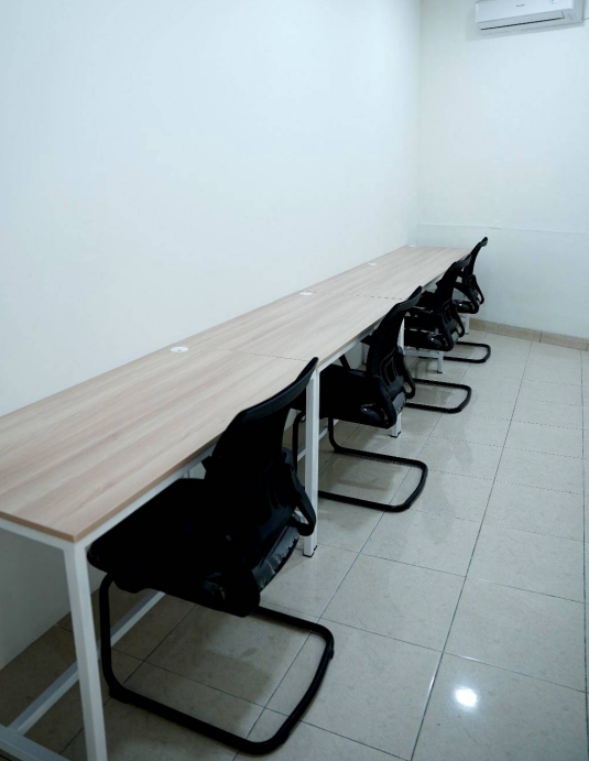 Ruang Kantor (Service Office) Grand Wisata - 4 Pax