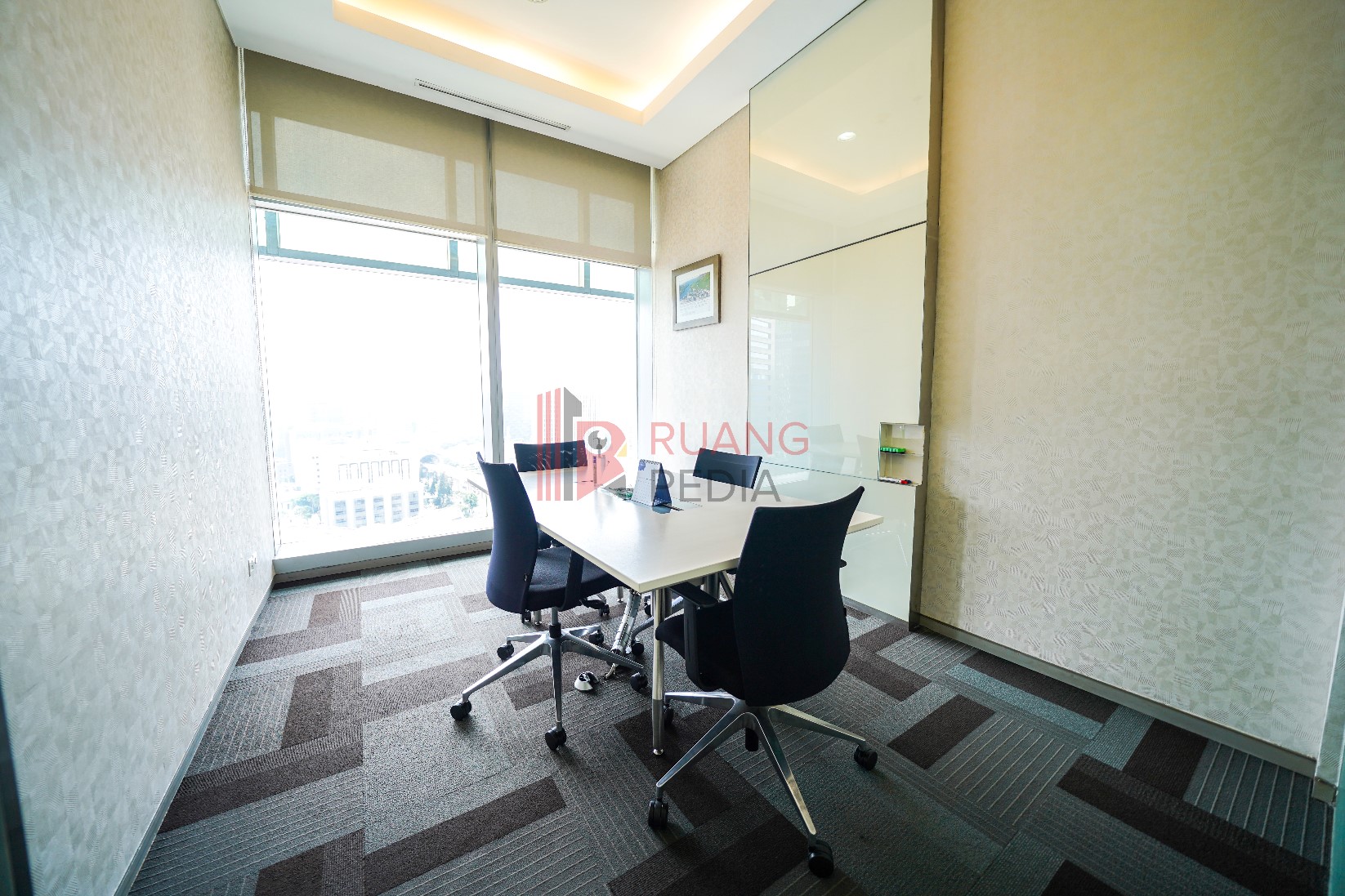 Ruang Rapat (Meeting Room) Gedung Cyber 2 Tower Kapasitas 4 Pax