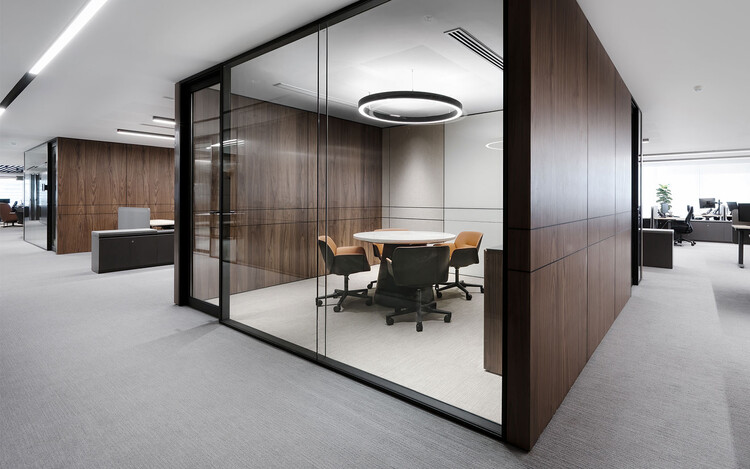 designing-meeting-rooms-for-the-contemporary-office-partitions-seating-tables-and-lighting-11.jpg