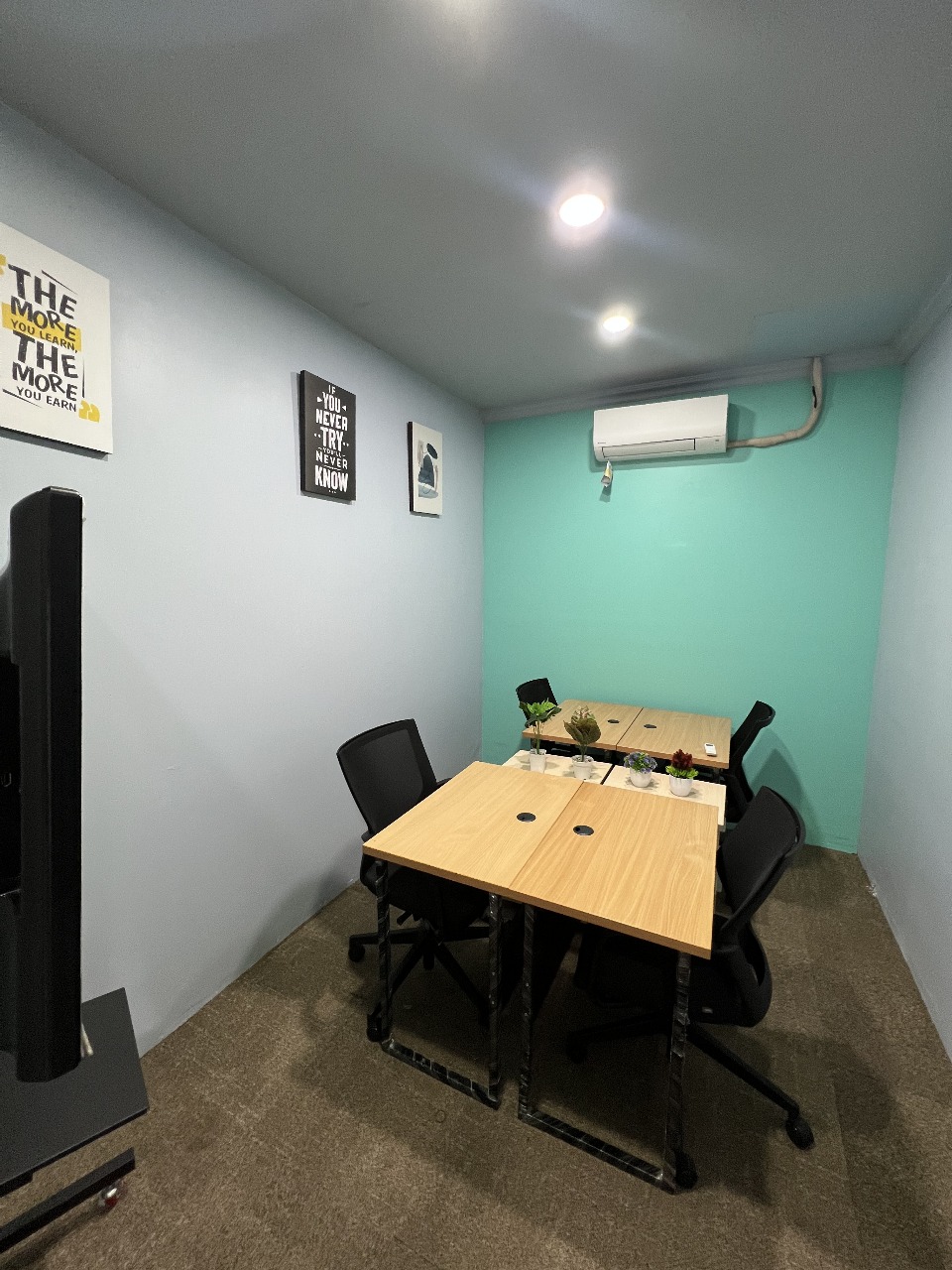 Ruang Kantor (Service Office) Ruko Coworking Kebon Jeruk - 4 Pax