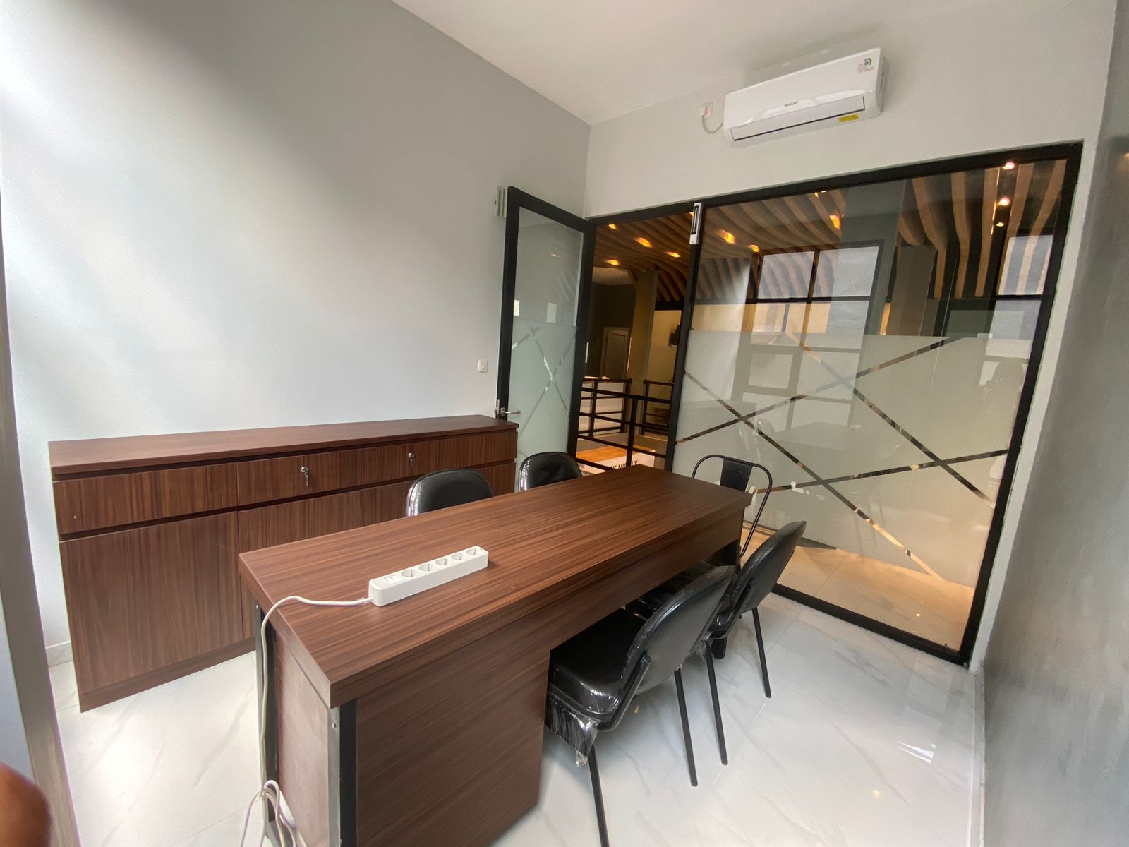 Ruang Kantor (Service Office) Kertajaya - 4 pax