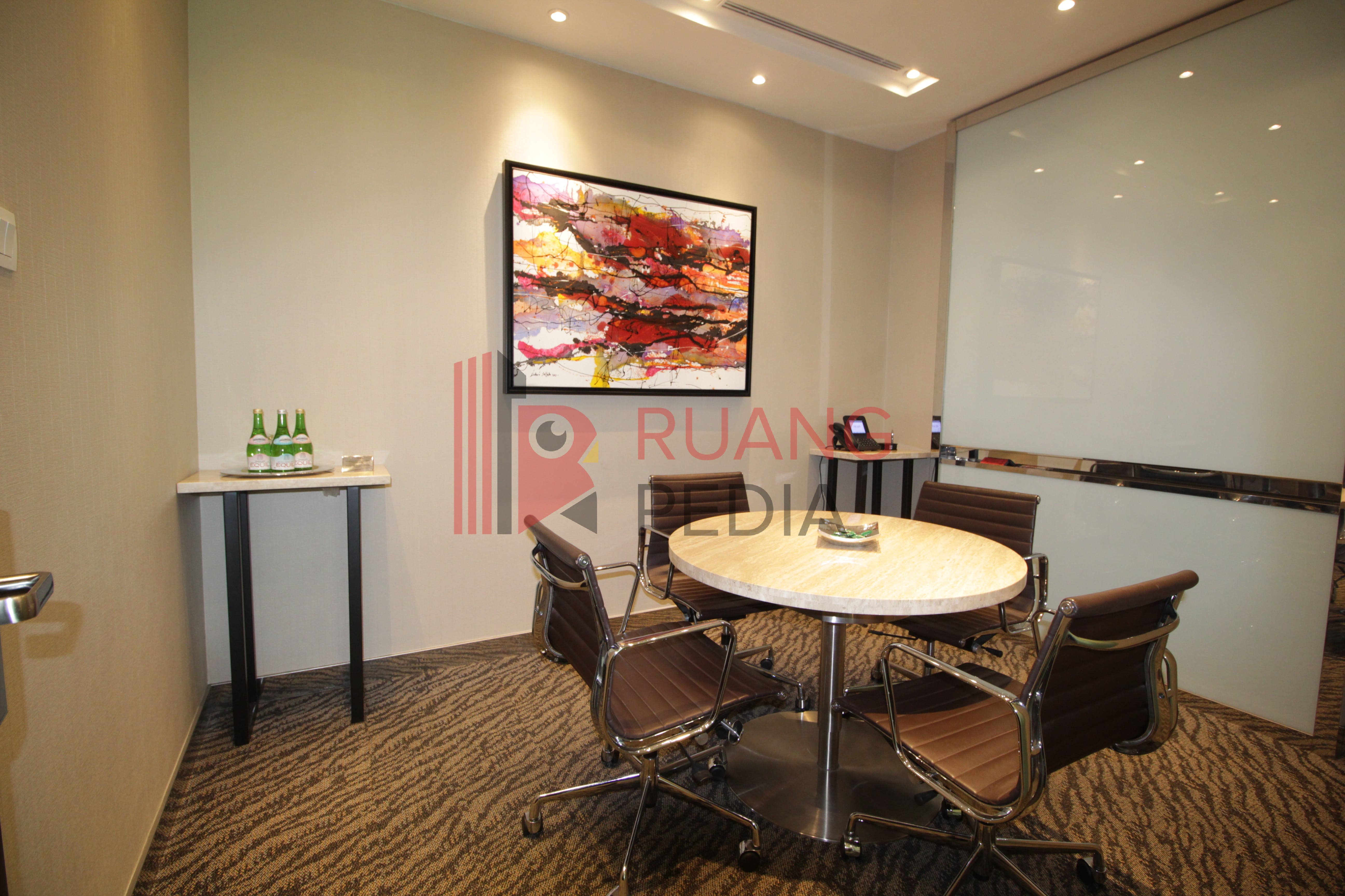 Ruang Kantor (Service Office) Axa Tower View Room- 9 Pax