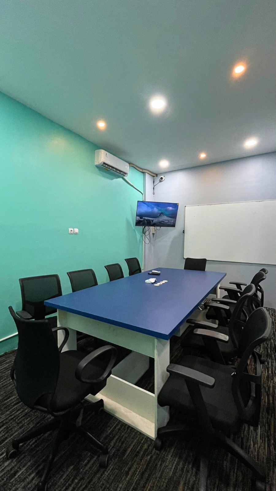 Ruang Rapat (Meeting Room) Ruko Dr. Setiabudi Kapasitas 10 Pax