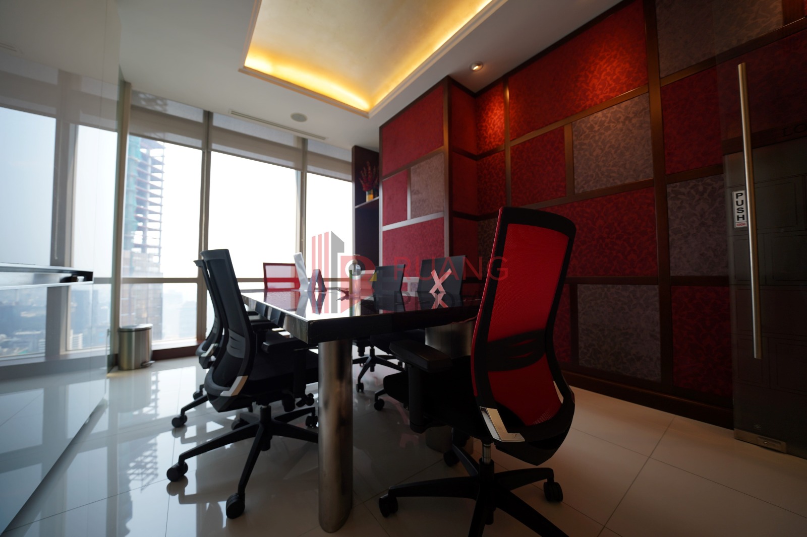 Ruang Rapat (Meeting Room) The Plaza Office Tower Kapasitas 4 Pax