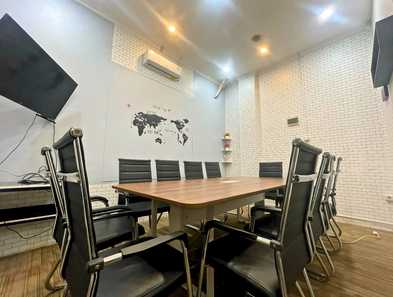 Ruang Kantor (Service Office) Ruko Serpong - 11 Pax