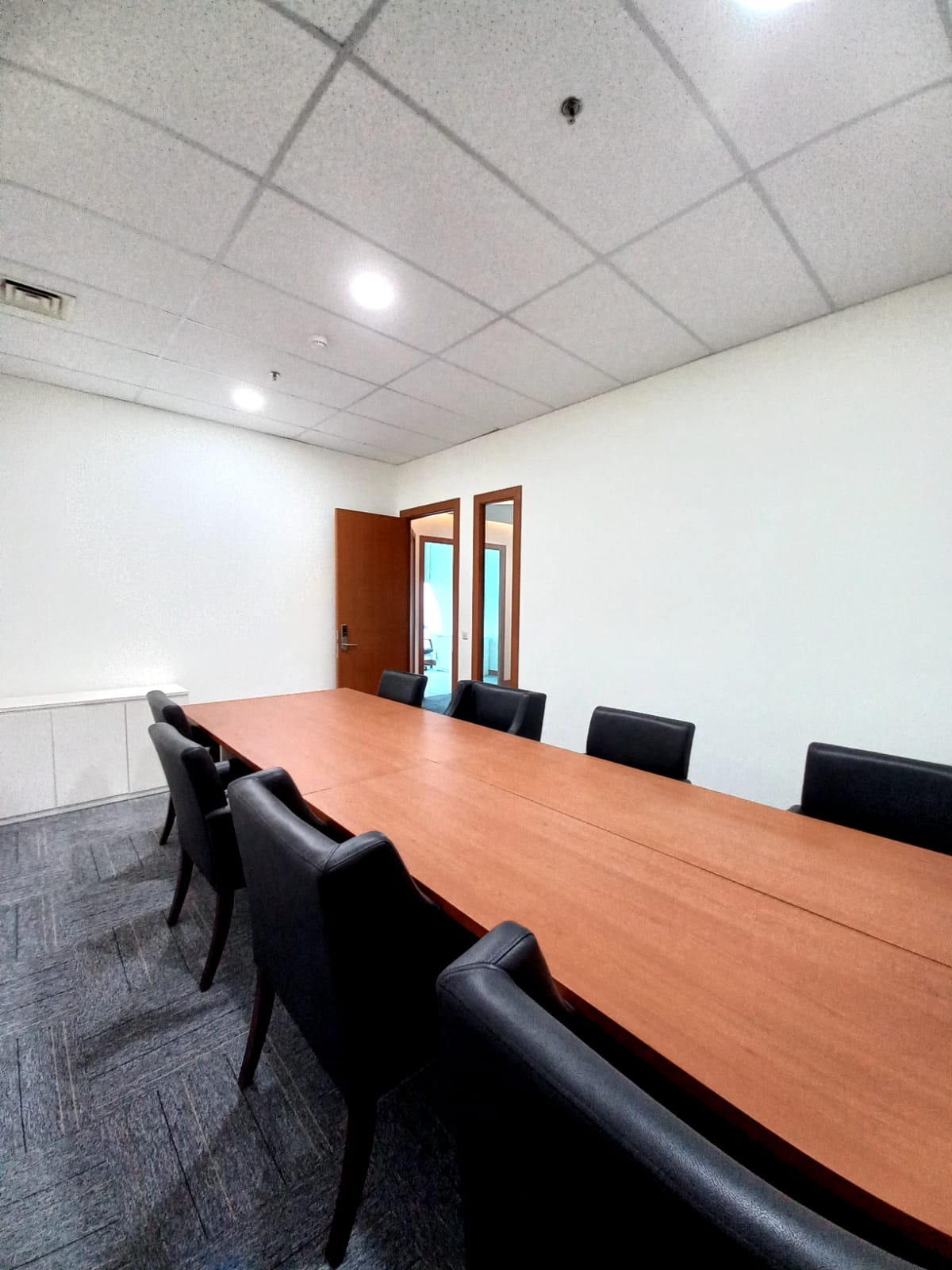 Ruang Rapat (Meeting Room) Soho Capital Office Tower Kapasitas 10 Pax