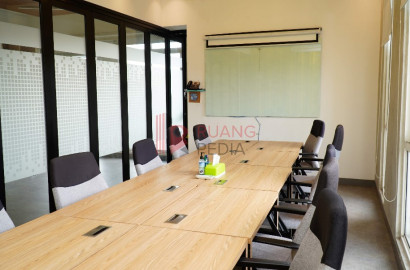 Ruang Rapat (Meeting Room) Ruko Graha Boulevard Summarecon Gading Serpong Kapasitas 6 Pax