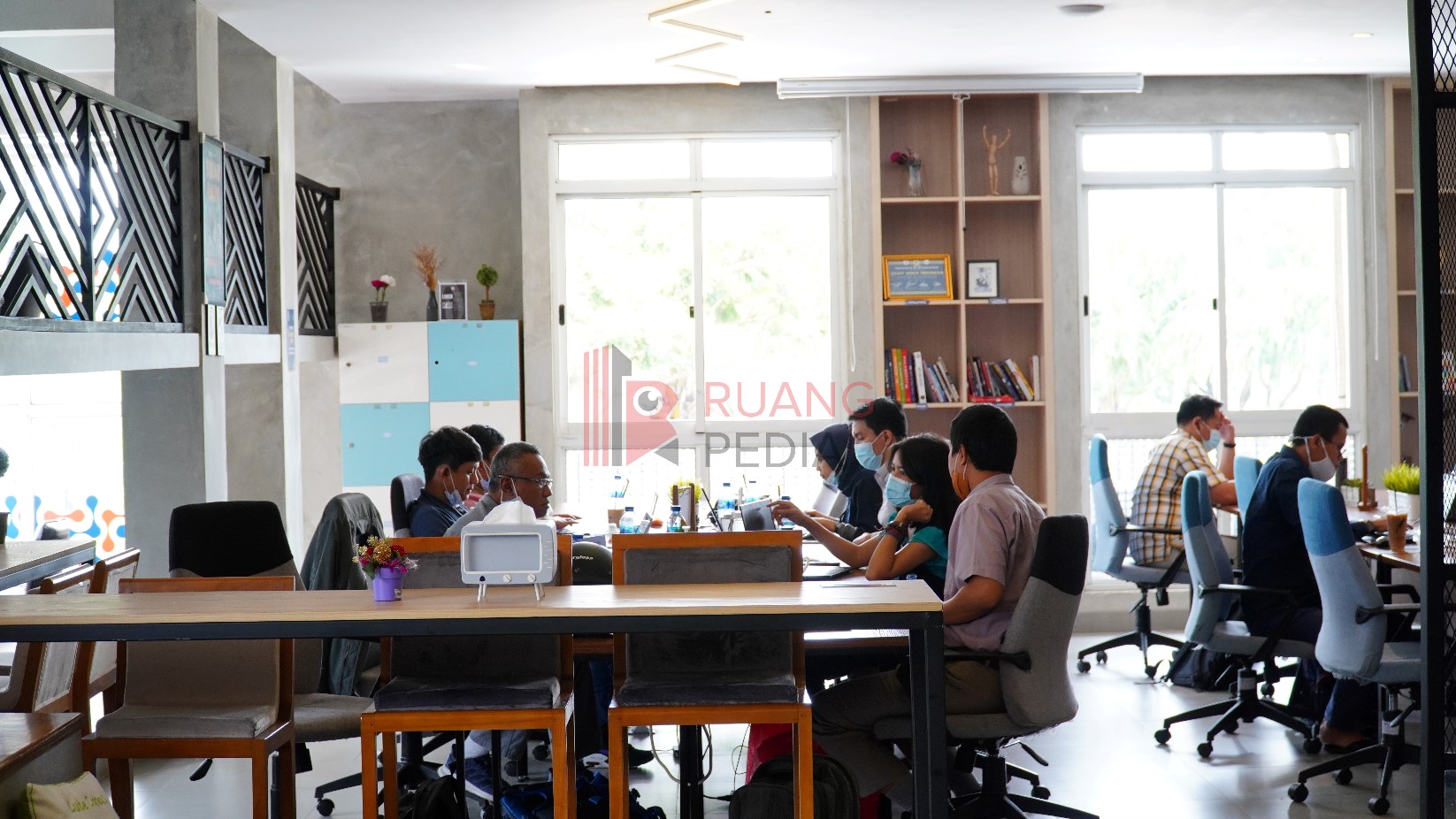 Ruang Kantor (Service Office) Ruko Graha Boulevard Summarecon Gading Serpong - 5 Pax