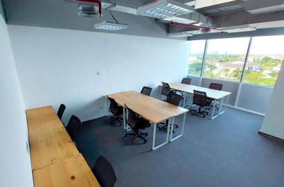 Ruang Kantor (Service Office) The Suite Tower View Room - 11 Pax