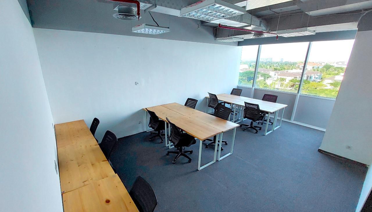 Ruang Kantor (Service Office) The Suite Tower View Room - 11 Pax