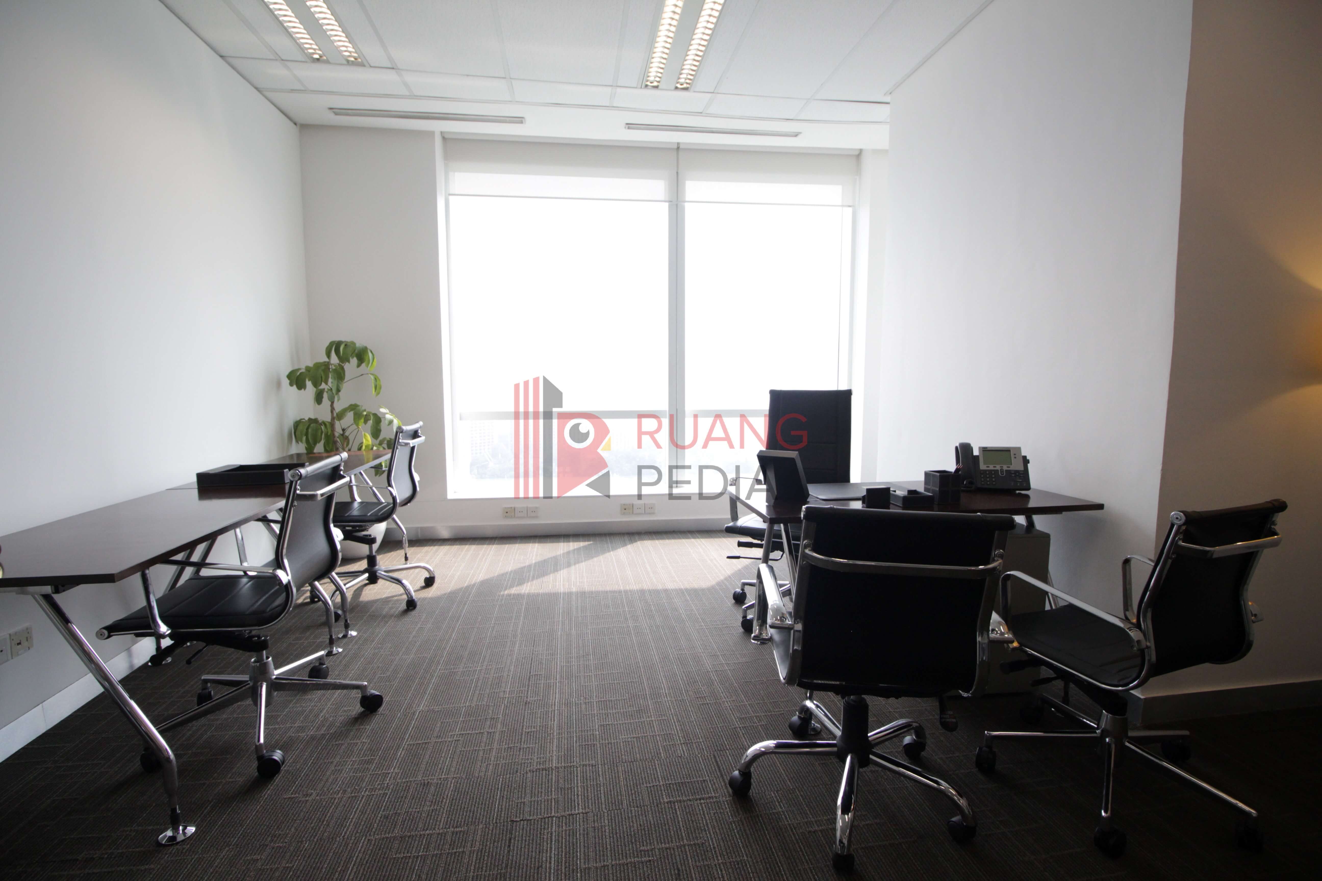 Ruang Kantor (Service Office) One Pacific Place View Room- 5 Pax