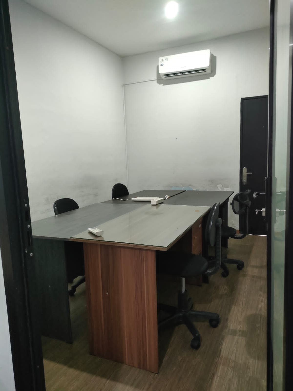 Ruang Kantor (Service Office) Ruko Daan Mogot - 4 pax