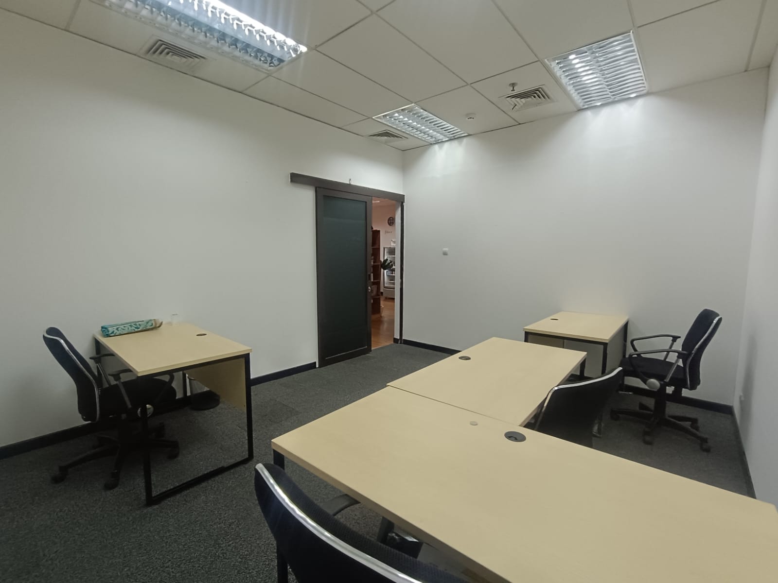 Ruang Kantor (Service Office) Menara Jamsostek No View Room - 5 Pax