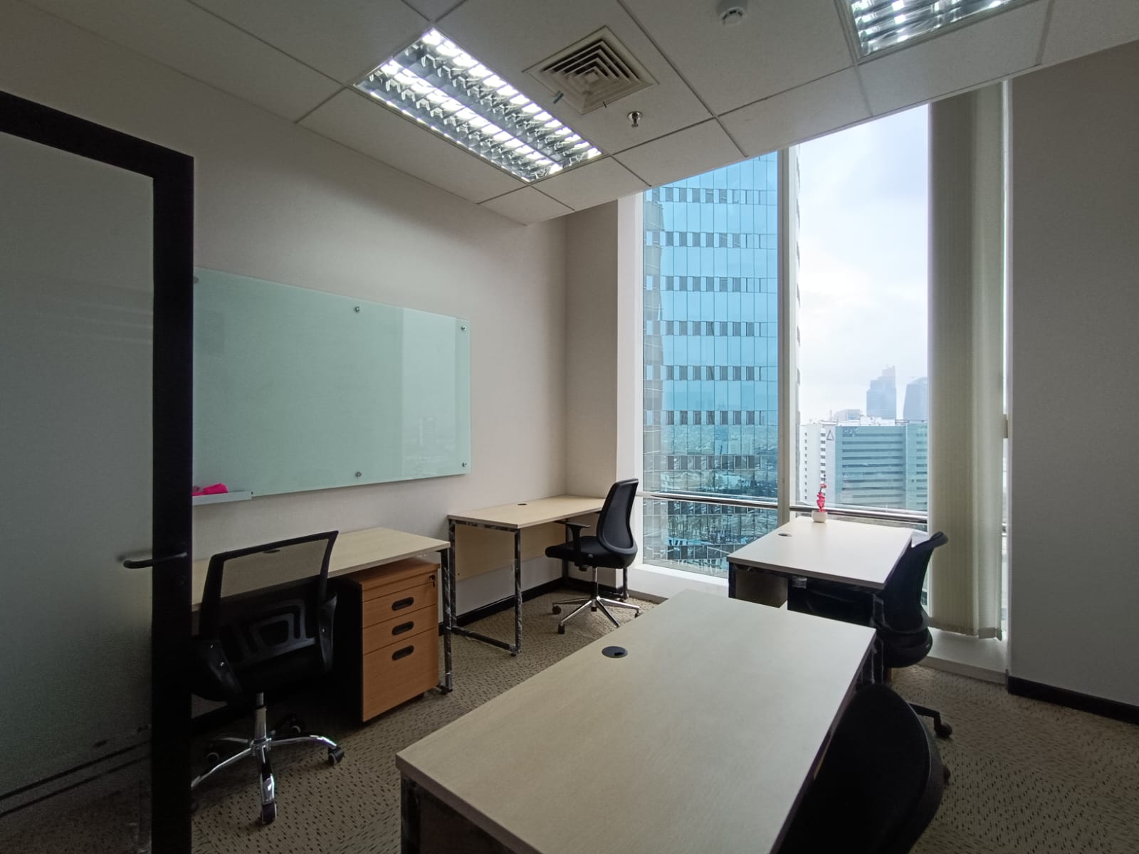 Ruang Kantor (Service Office) Menara Jamsostek View Room - 5 Pax