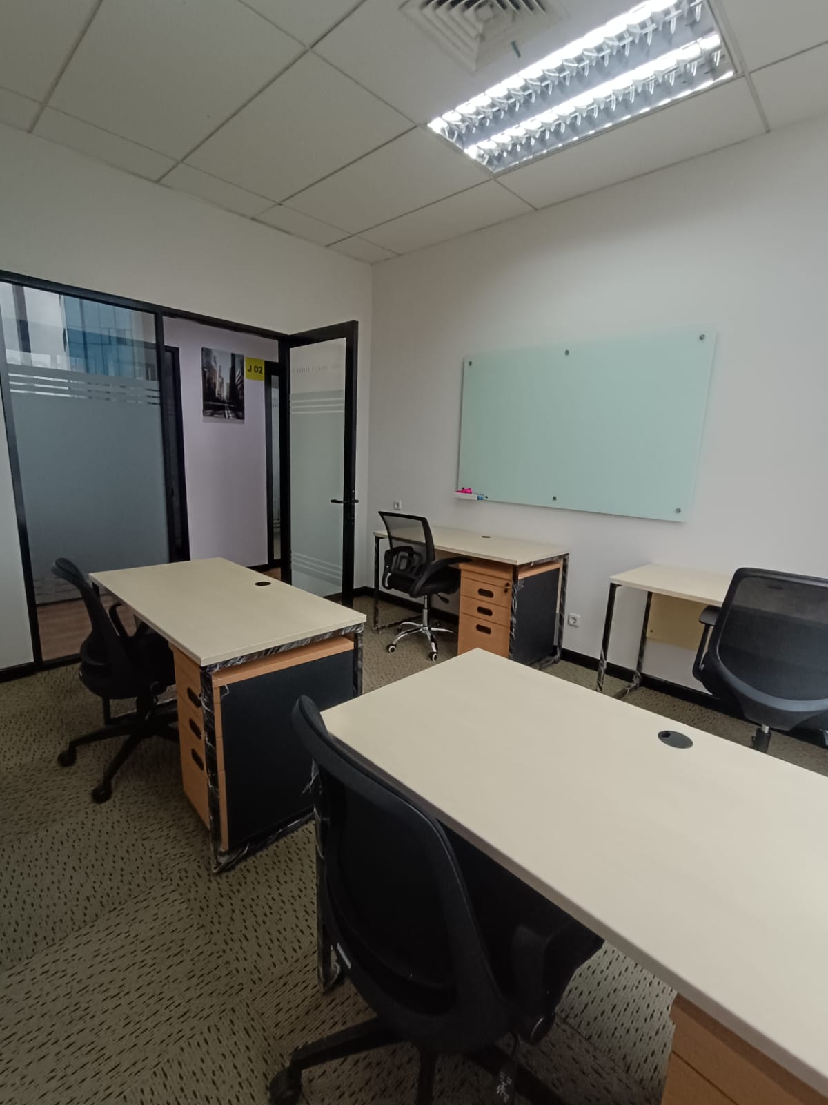 Ruang Kantor (Service Office) Menara Jamsostek View Room - 5 Pax