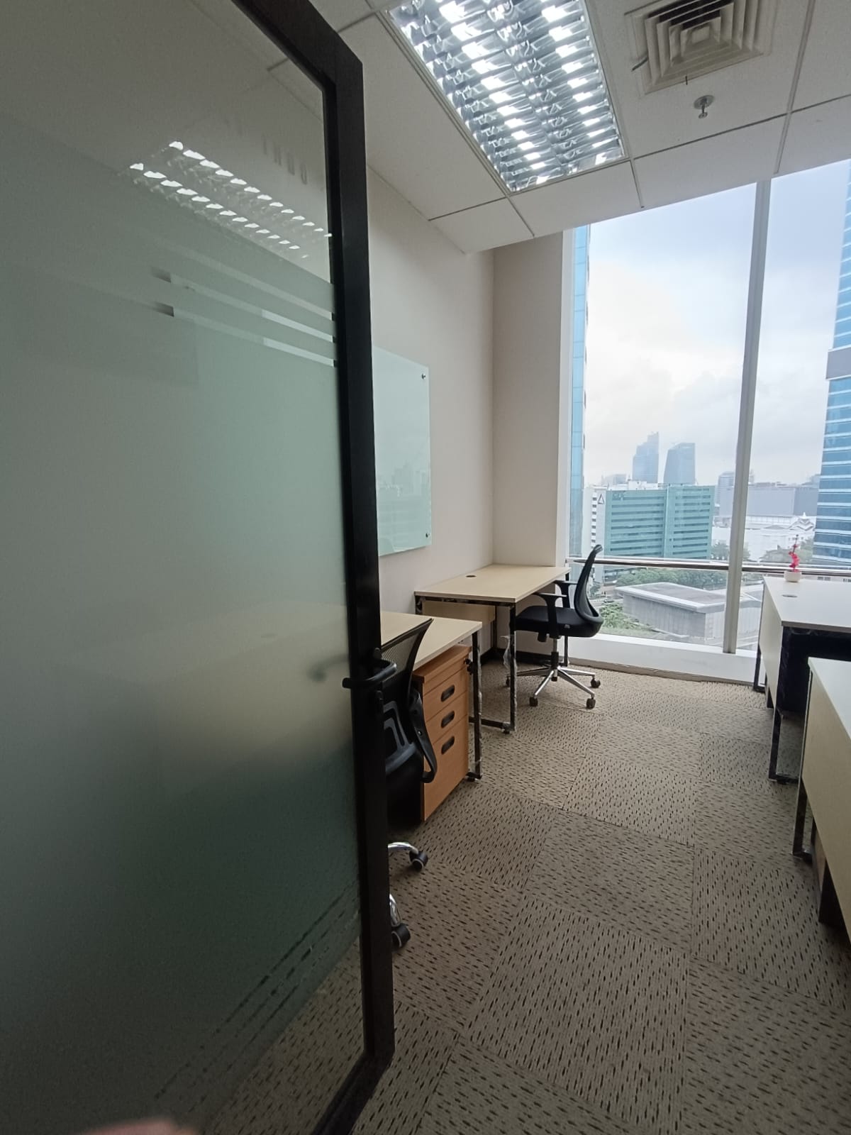 Ruang Kantor (Service Office) Menara Jamsostek View Room - 5 Pax