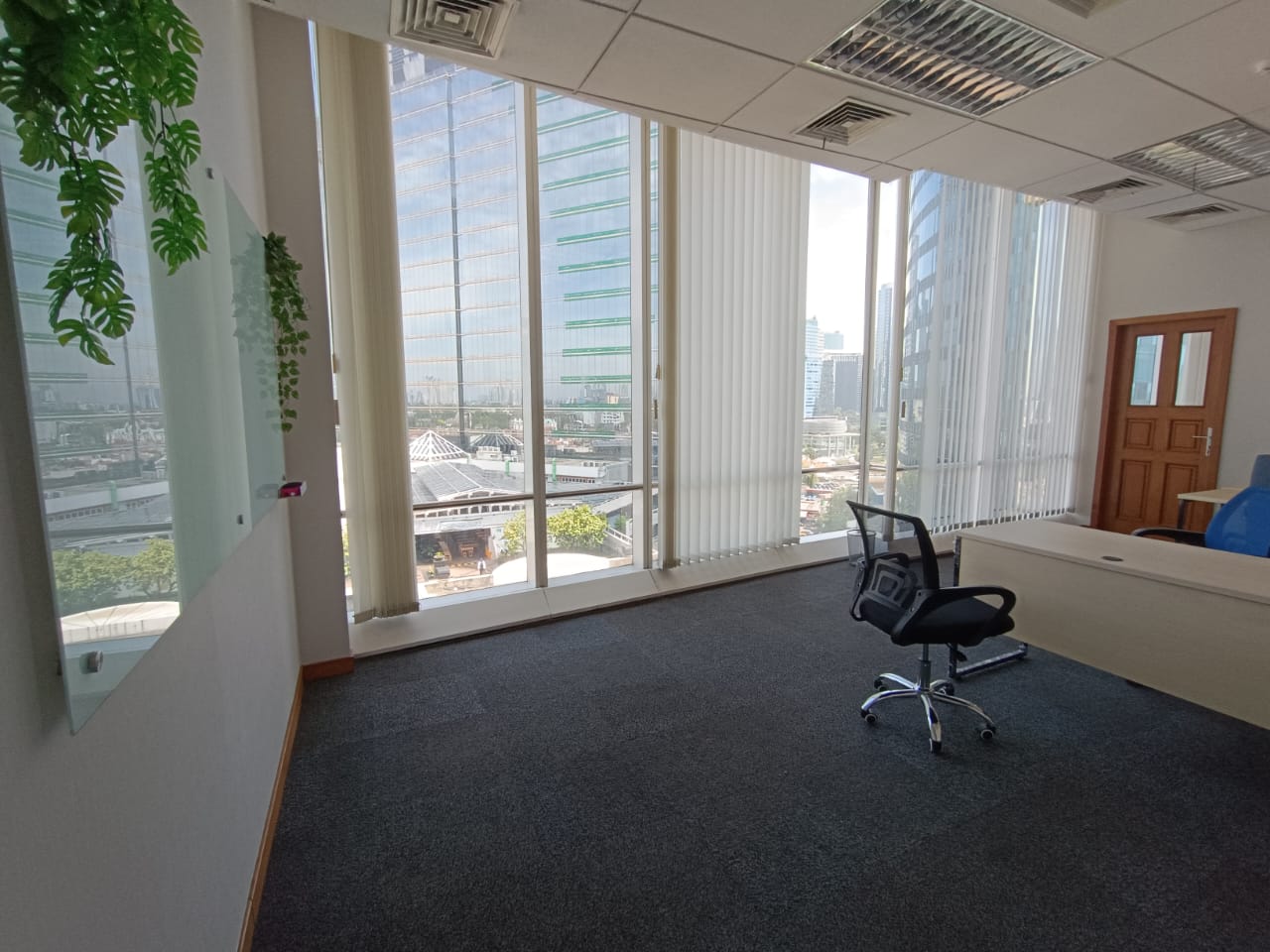 Ruang Kantor (Service Office) Menara Jamsostek View Room - 11 Pax